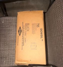 Caja de Sellador  caulking  DOWSIL 795 Negro (16 Salchichas de 20 oz)