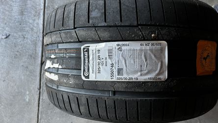 Continental 325/30ZR19 Tire