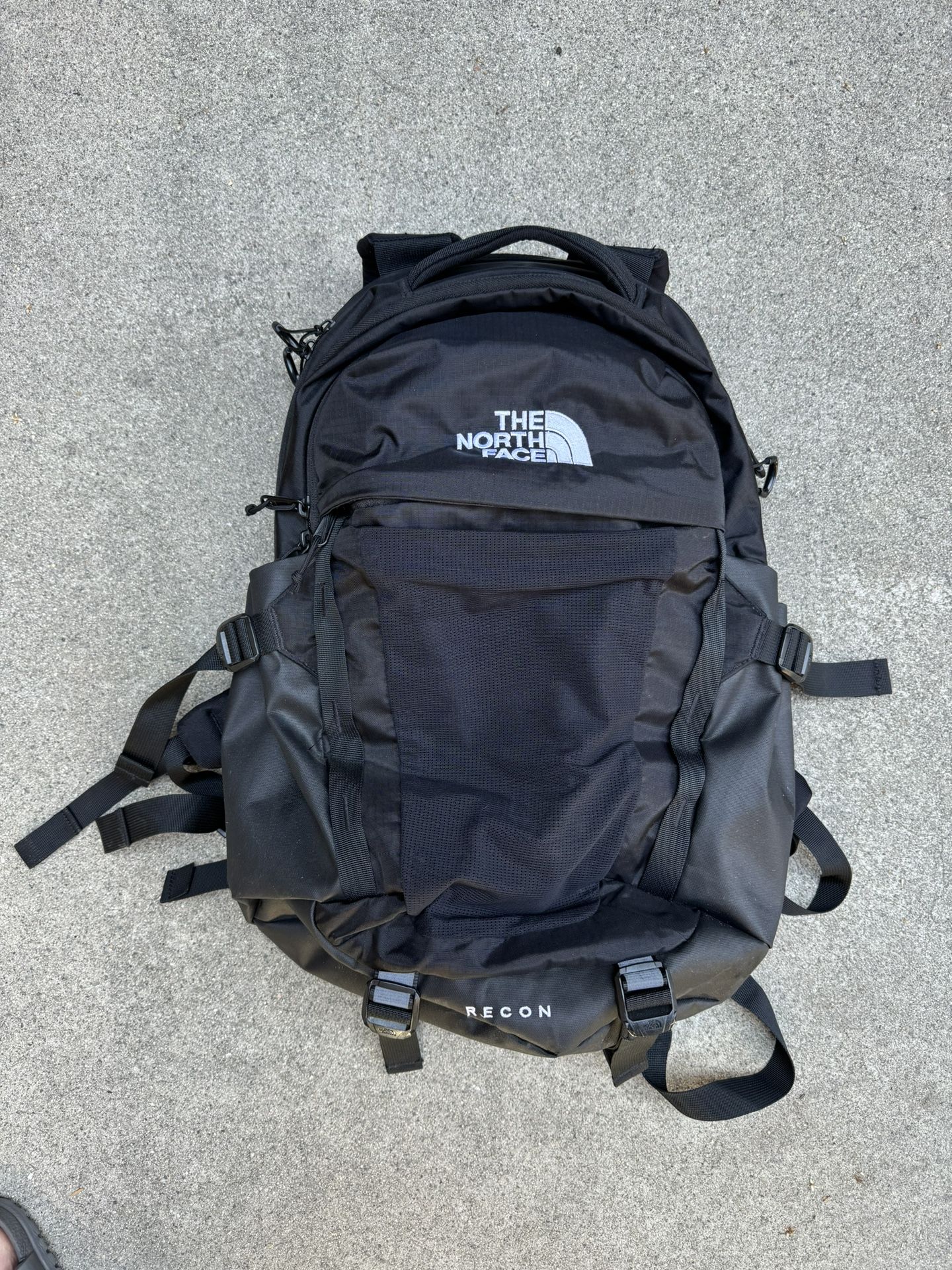 The North Face Recon Backpack for Sale in Long Beach, CA - OfferUp The North Face Recon Backpack for Sale in Long Beach, CA - OfferUp