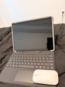 Microsoft Surface Pro 9 Bundle – i5 / 8GB / 256GB