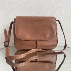 Vintage 90s Light Brown Leather Flap Classic Messenger Crossbody Bag Purse