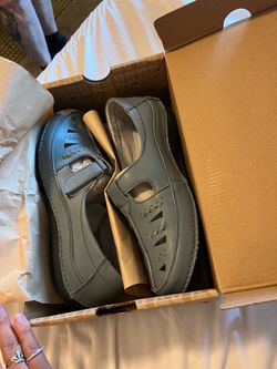 3 pairs of women’s shoes