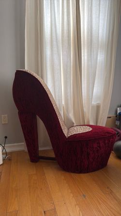 Glam high-heel shoe accent chair