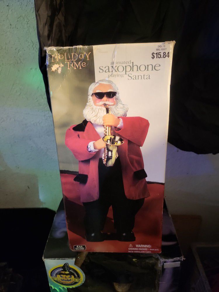 Saxophone Santa
