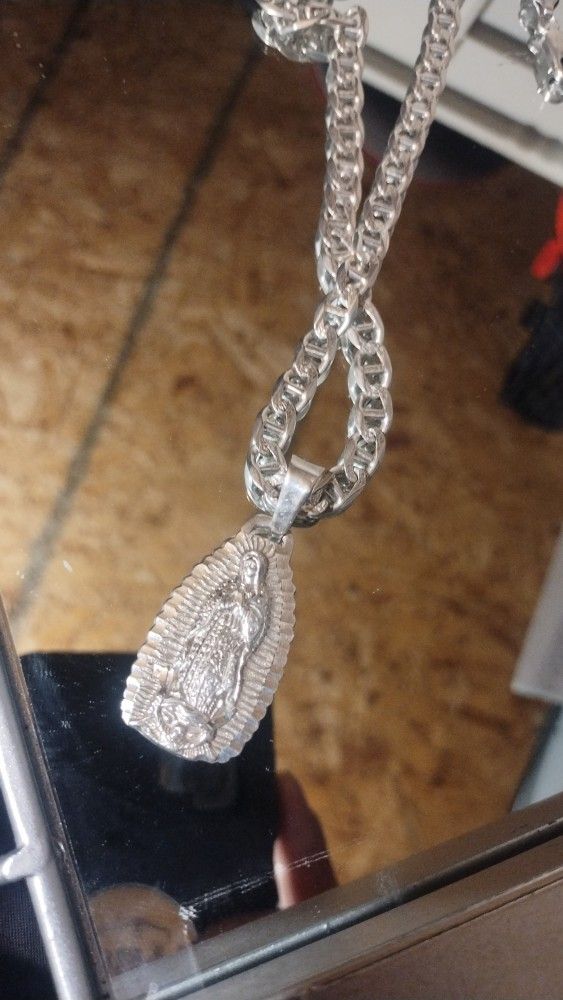 22" 925 Silver Chain With Pendant
