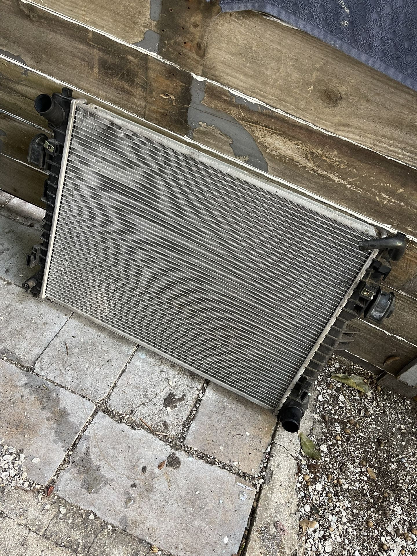 2011 Lincoln Town Car Radiator 