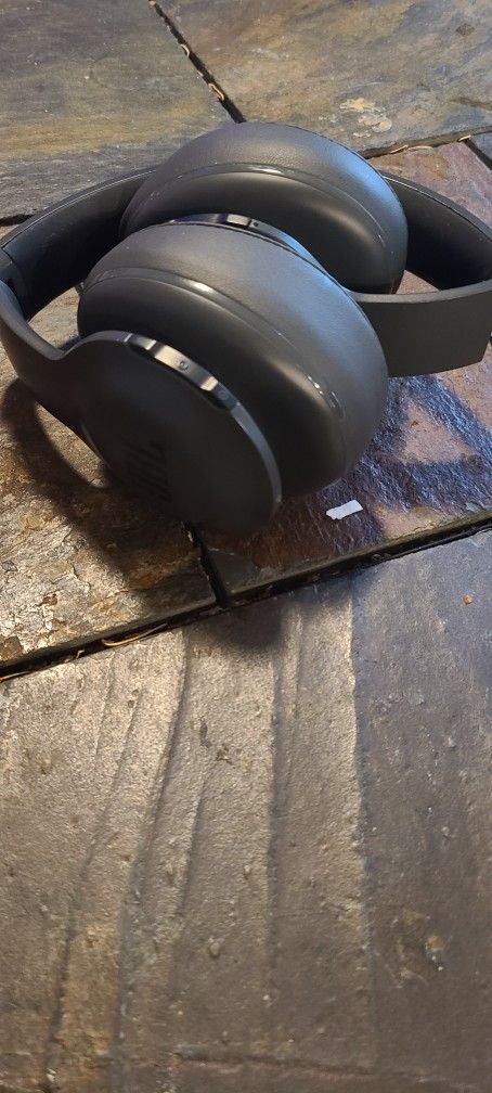 JBL Everest 700 wireless blue tooth headphones
