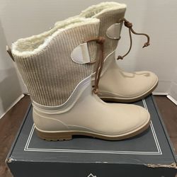 Alpine Design x Kamik Women’s Hazel Shortie Boots New water resistance size 8 or 10 available 