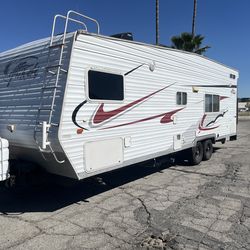 2007 Attitude Eclipse 27ft toy hauler