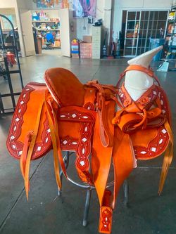 Montura charra de cuero con vistas