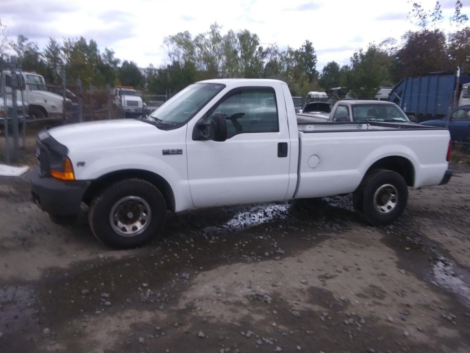 2001 Ford F250 2wd Super Duty 5.4 v8 300k miles runs and drives!!!