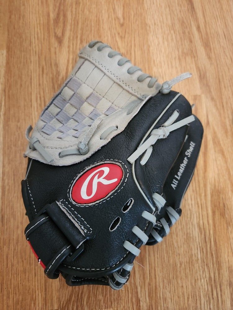 Soft Leather Rawlings Glove 10.5 Inch Kids Baseball