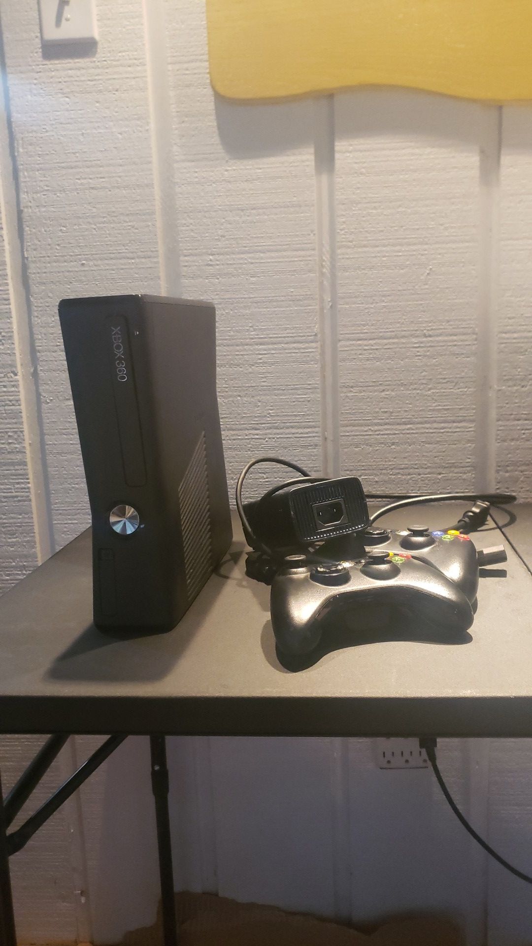 Xbox 360 + 2 Controllers - ask about games