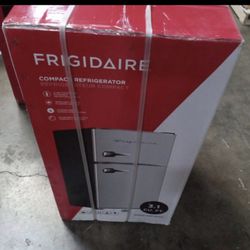 Frigidaire 3.1 cu ft 2 Door Fridge and Freezer, Platinum Series, Stainless Steel