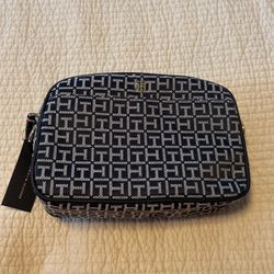 New Tommy Hilfiger Bag With Adjustable Straps