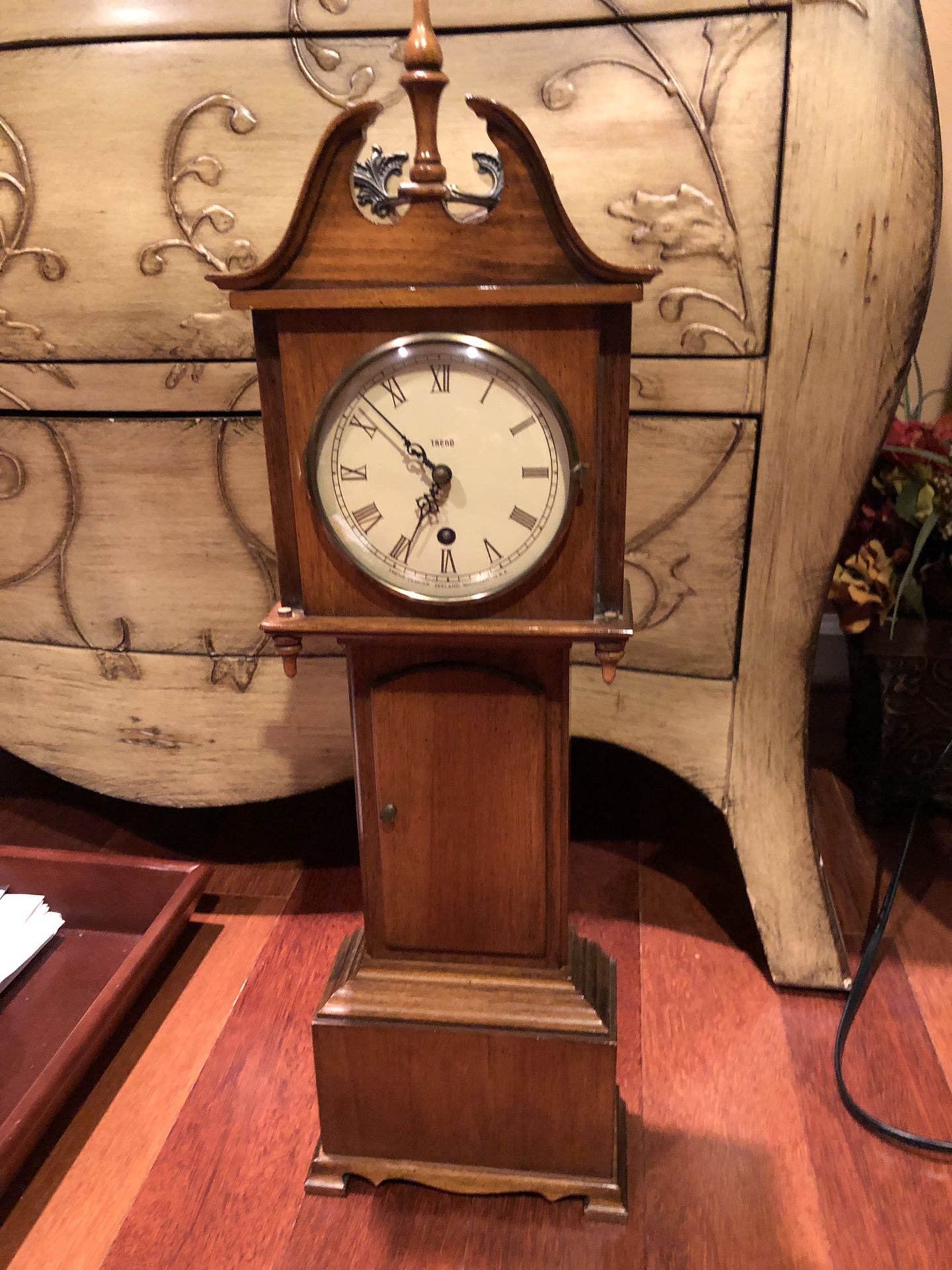 Antique brown wind up clock