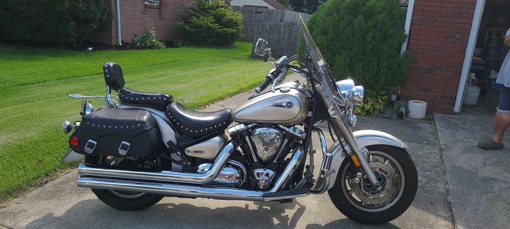 2005 Yamaha Roadstar Silverado