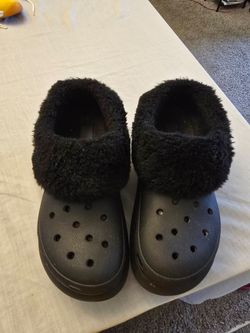 BLACK FUREVER CRUSH CROCS SZ 9
