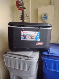 Coleman 70 quart Cooler with handles