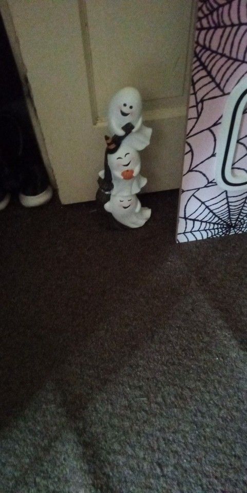 Ghost Statue Good Condition $5.00.