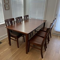 Daniel’s Amish Dining Room Table With 6 Side Chairs