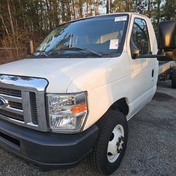 2011 FORD E450  SUPER DUTY CUTAWAY VAN