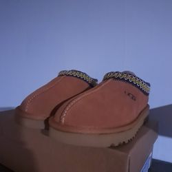 UGG Chestnut (NEED GONE AND NEGOTIABLE)