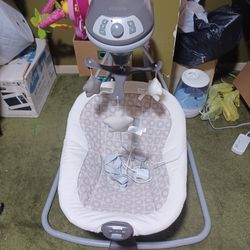 Graco Baby Swing Like New Place Music Vibrates And Swings