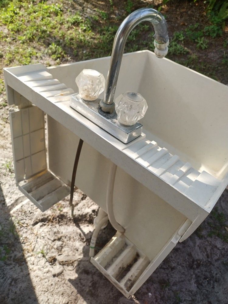 Outside Fiberglass Utility Sink / Tub for Sale in Gibsonton, FL OfferUp