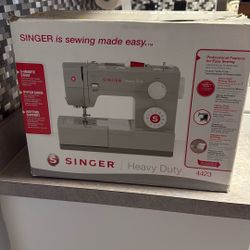 Singer Heavy Duty Sewing Machine 