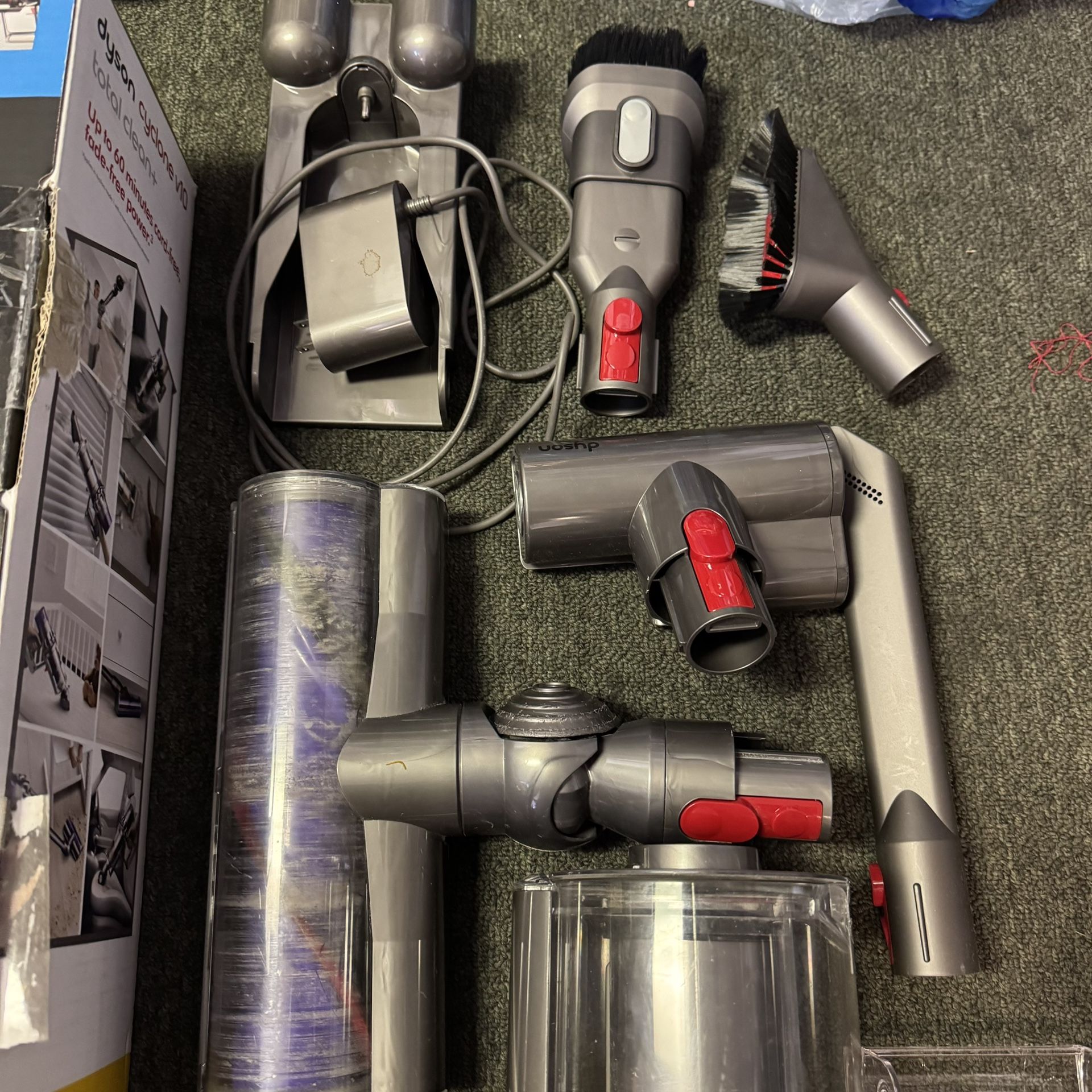 Dyson Cyclone V10 Total Clean+ Comes with NEW Battery and accessories