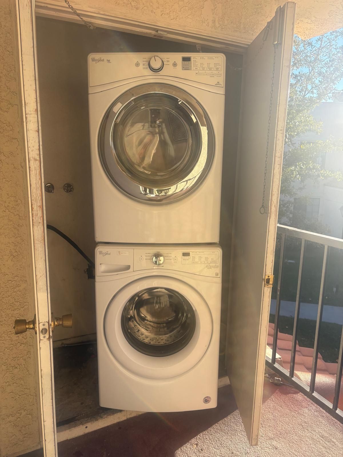 Whirlpool Washing And Dryer Machine 450$ For Both