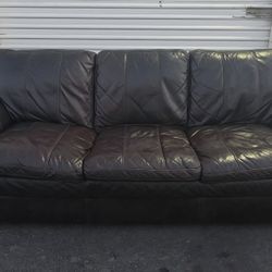 [FREE DELIVERY] Beautiful Real Leather Couch