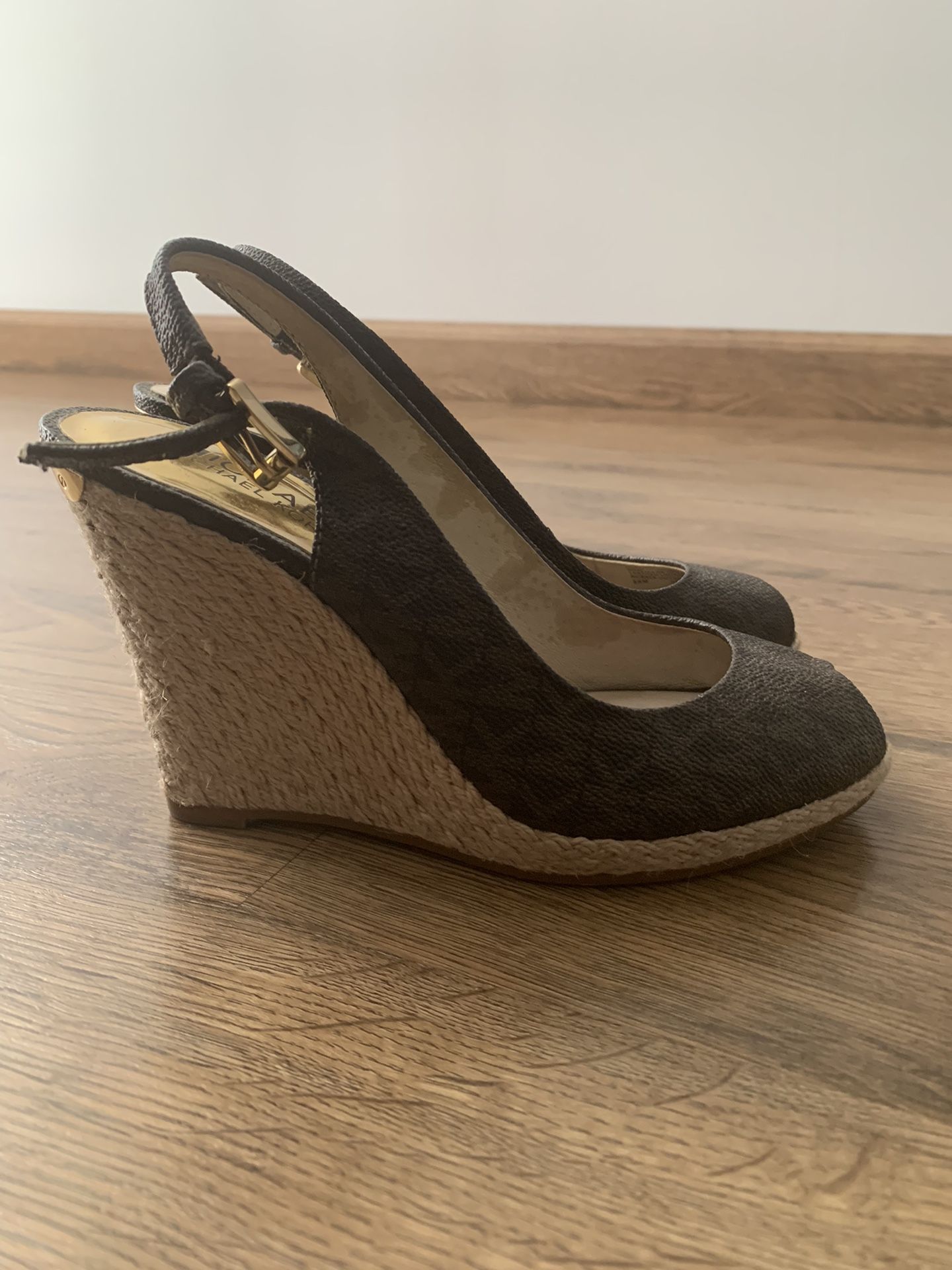 Michael Kora wedge Sandals Size 5 1/2