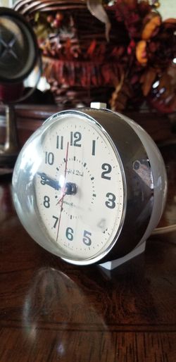 Vintage Round Bubble General Electric Clock 1960s Or 1970s / Antique / Vintage / Collectables