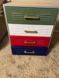 Locker dresser