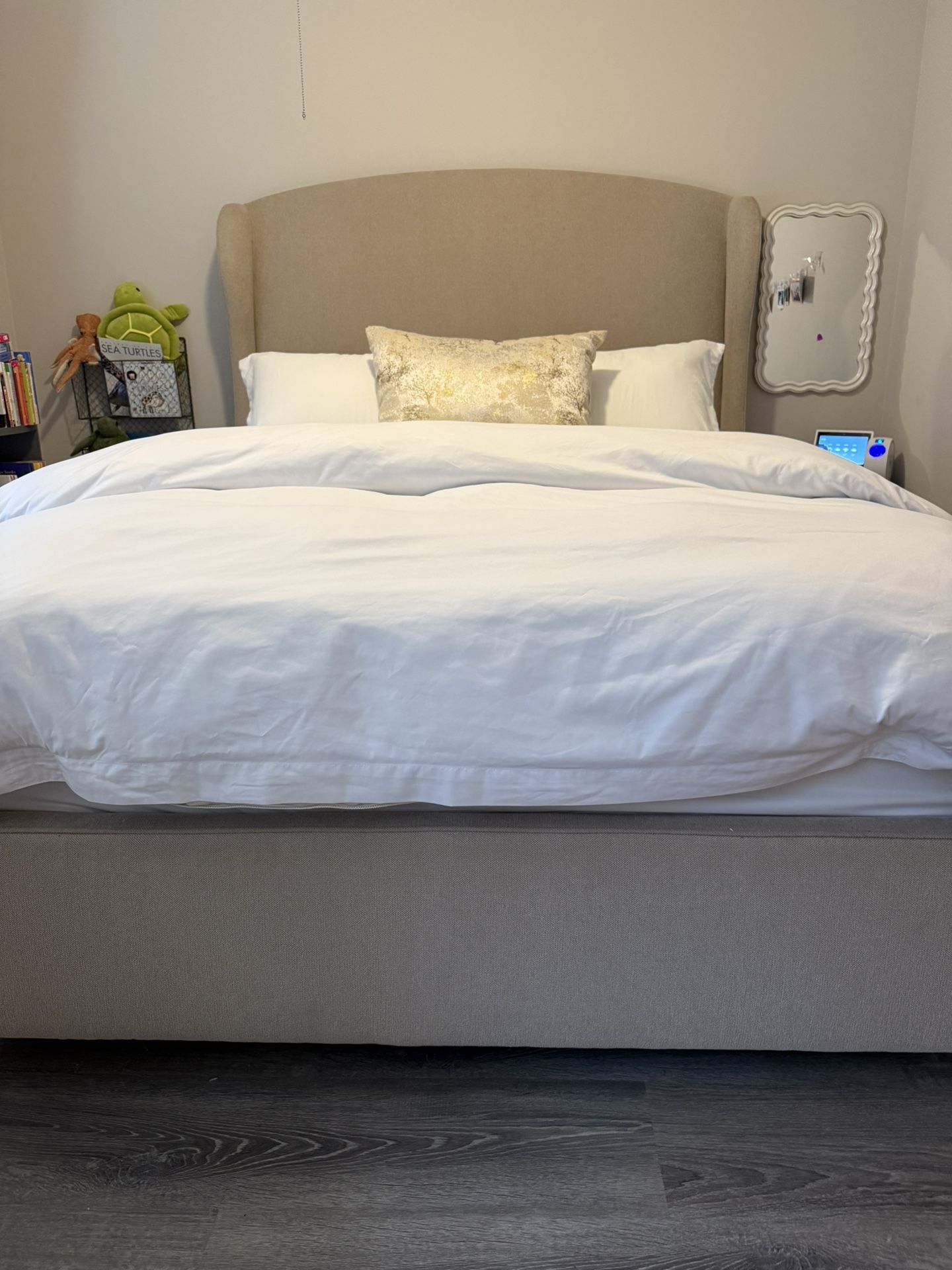 Restoration Hardware Queen Bed And Mattress 
