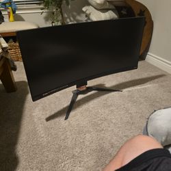 MSi Curved Monitor