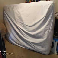 A queen 10-in mattress