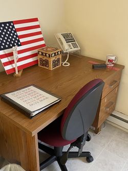 Nice Wood Desk And Chair