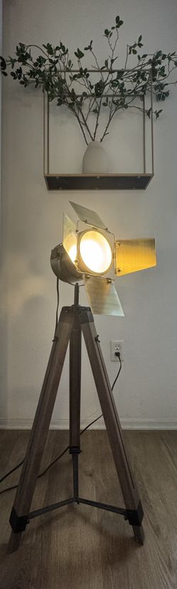 Antique Finish Brass Spotlight Searchlight Wooden Tripod Floor Lighting Stand Vintage Home Decor