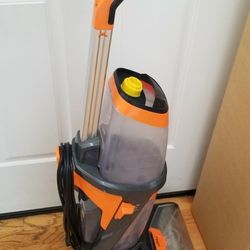 NEW cond BISSEL SWIVEL DEEP CLEANING SHAMPOO SYSTEM  , AMAZING POWER SUCTION  , WORKS EXCELLENT  , IN THE BOX 