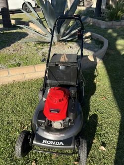HondaHRC 216  hydrostatic transmission Commercial Lawn Mower