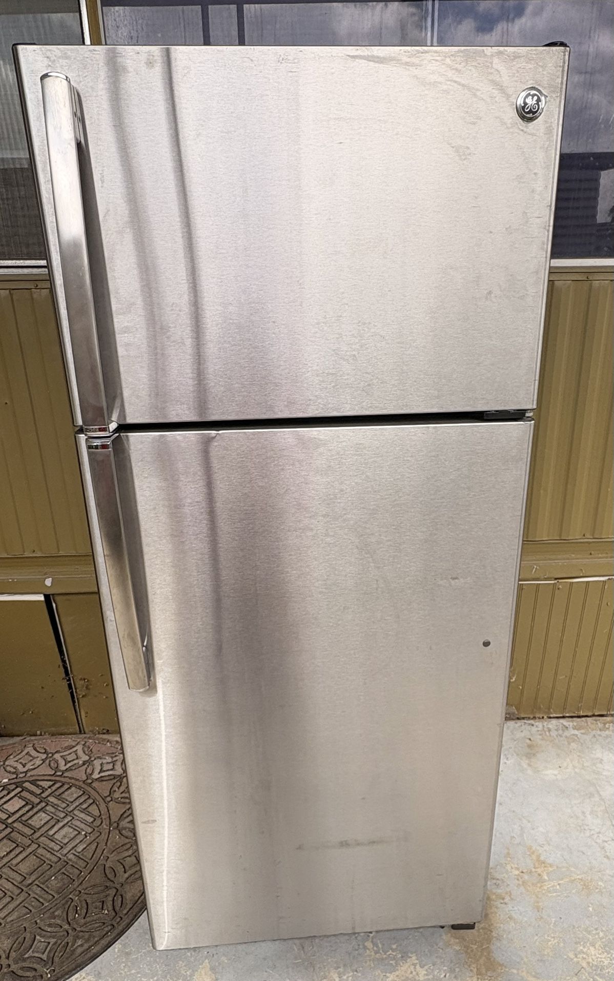 Refrigerator (GE) Works Great