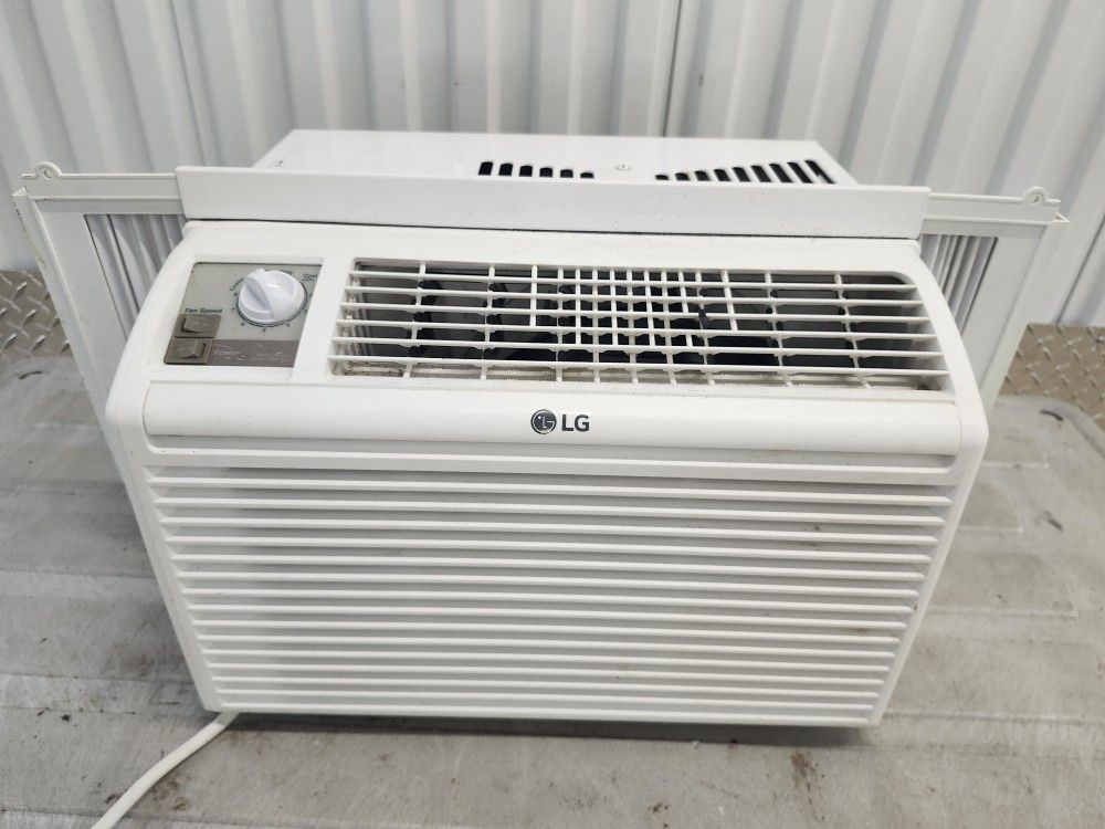 CLEAN 5,000 BTU AC AIR CONDITIONER