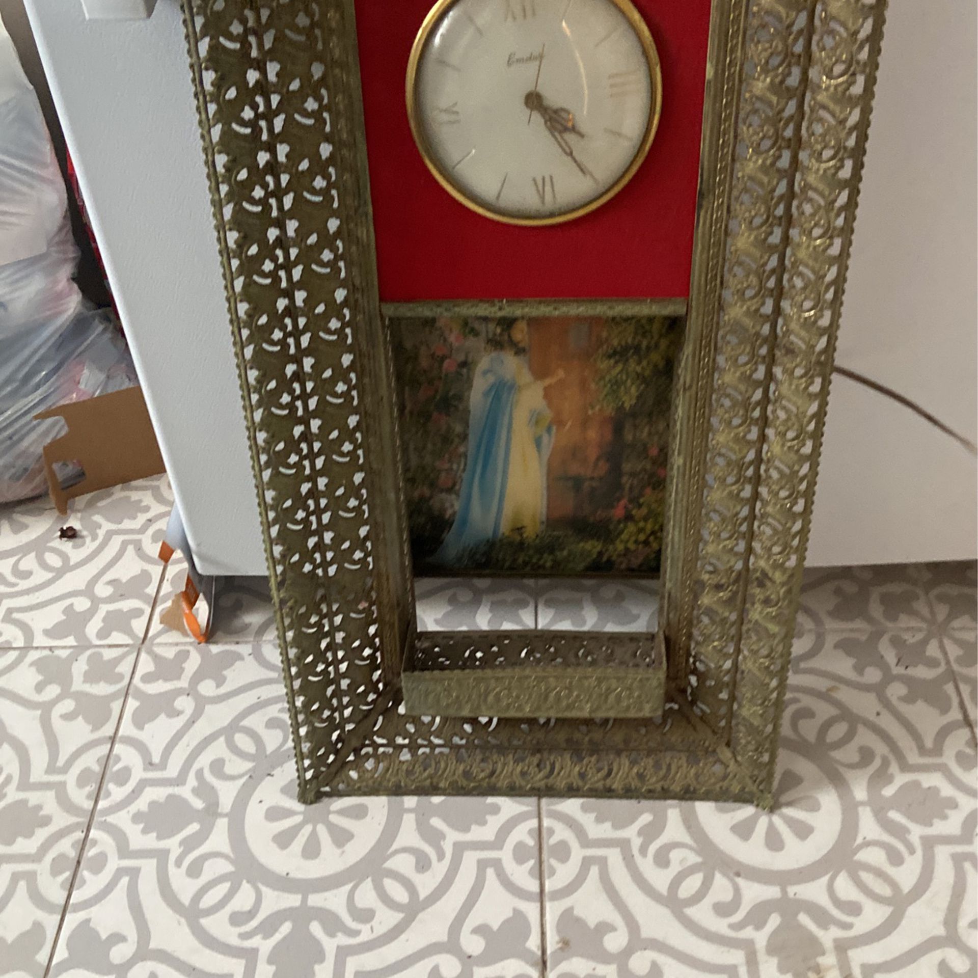 Golden Frame, Jesus Clock