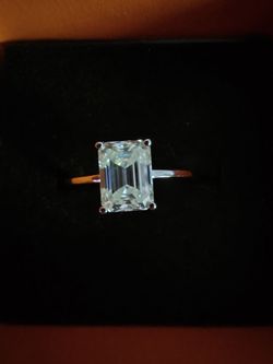 Stunning 1.65ct Emerald Cut Moissanite Solitaire Ring - 925 Sterling Silver (Size 7)