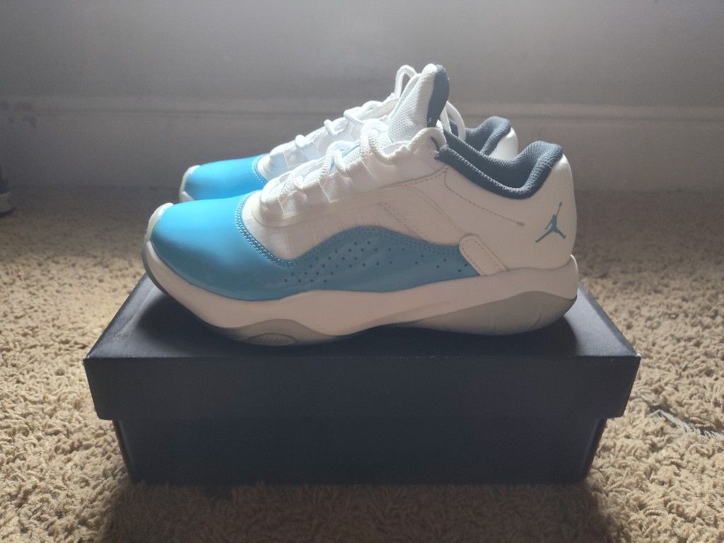 Jordan 11 Low (Big Kids Sz 5)