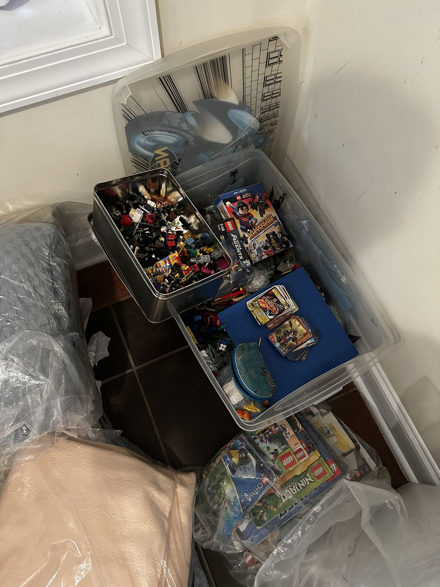 Huge Lego Bin + Minifigures (& other minifigure parts) + Instructions + Lego Ikea + Assembled Sets