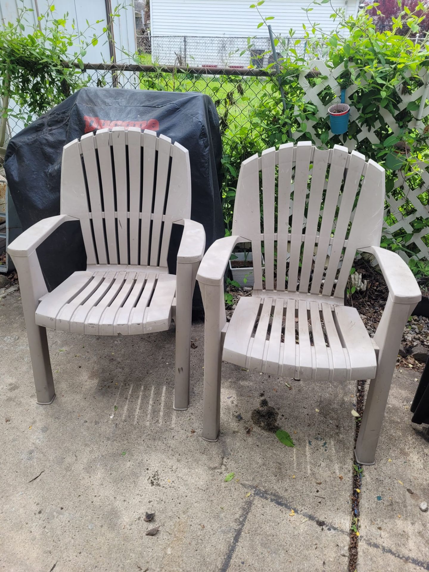 ๐ช2 Outdoor Chairs ,,,
๐ช